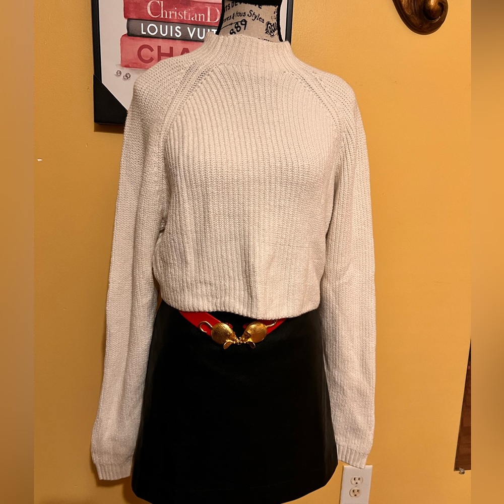 Hollister White Cropped Chunky Cable Knit Neck Sweater size M - Picture 1 of 8